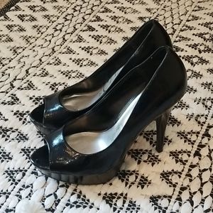 👠💕 B2G1 Buy any two womens shoe and get 1 free!